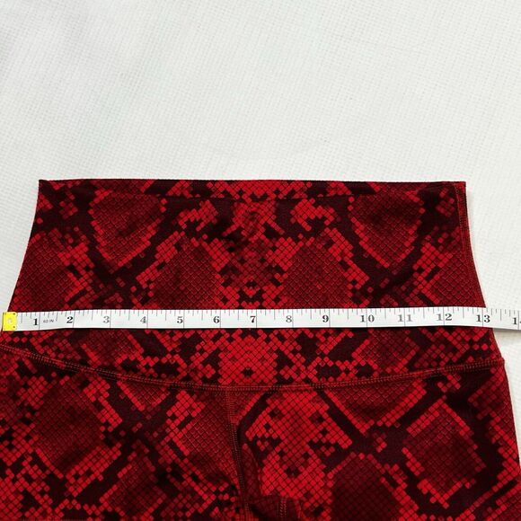 Lululemon Boogie Shorts Black Red Snake Size 4 Fold Over Option Ziggy Cranberry - Picture 8 of 10